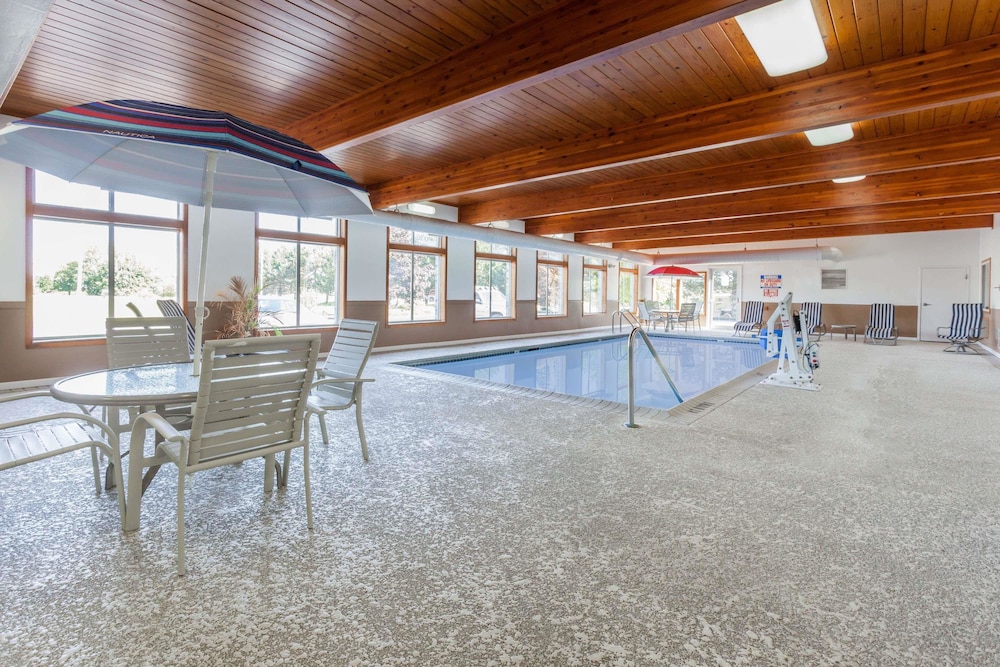 Days Inn by Wyndham Imlay City 29/48