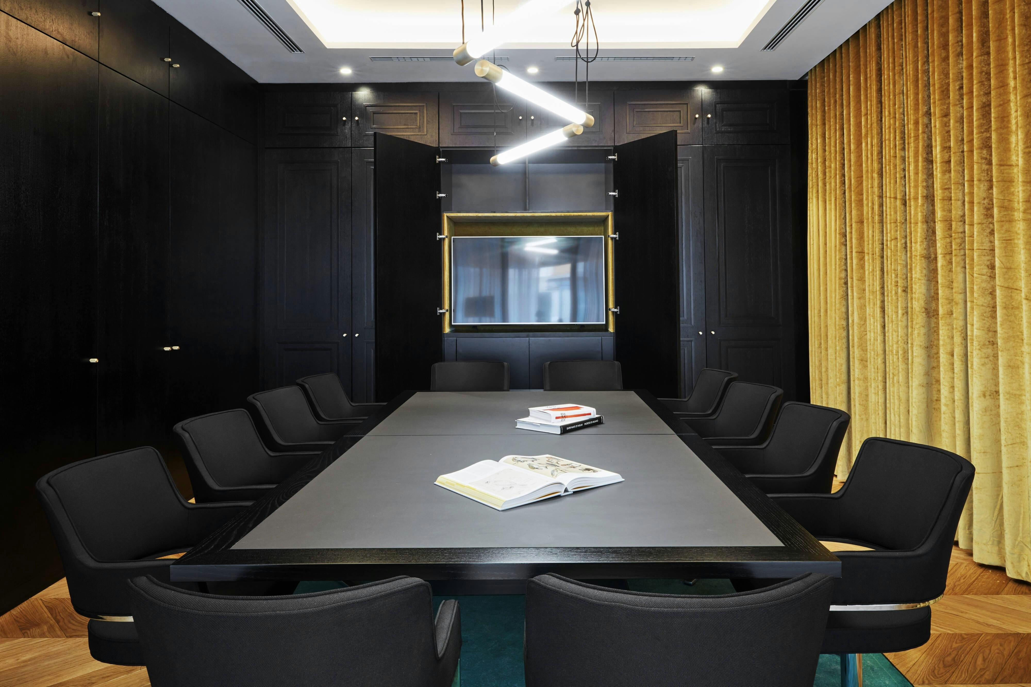 Roomers Munich, Autograph Collection 52/56