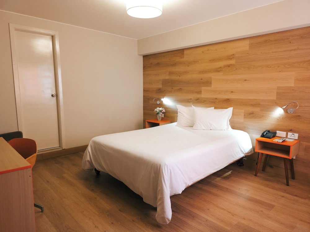 Standard, Queen Bed