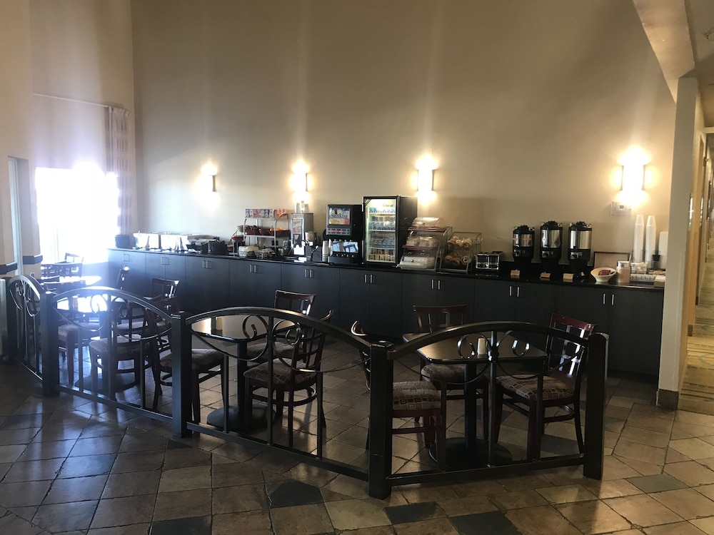 Hawthorn Suites by Wyndham Las Vegas/Henderson 26/28