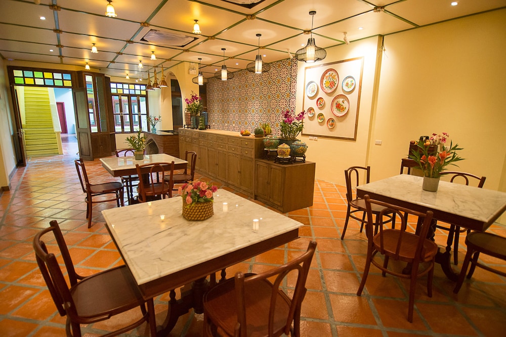 WOO Gallery & Boutique hotel 36/42