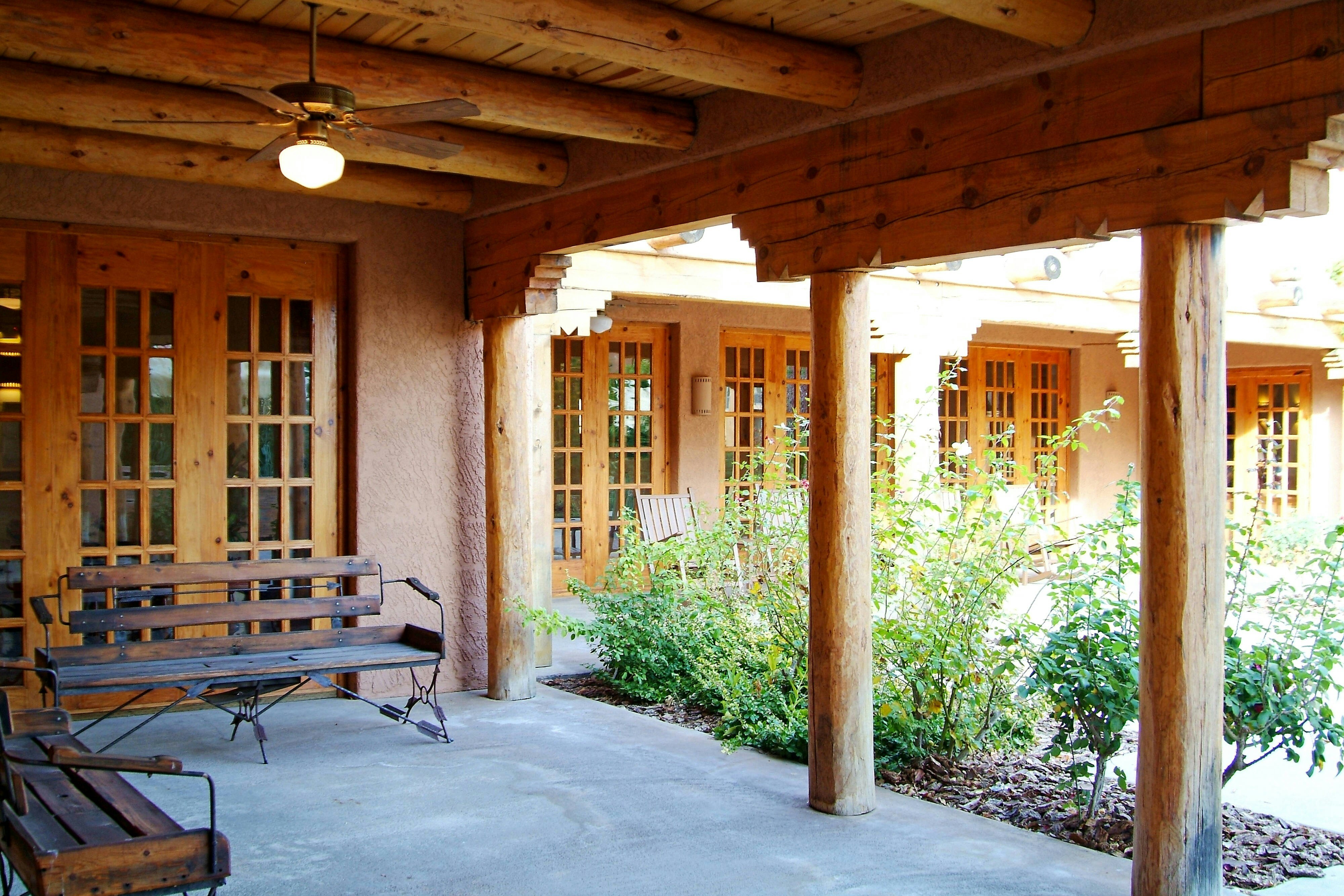 Courtyard Page At Lake Powell 1/19