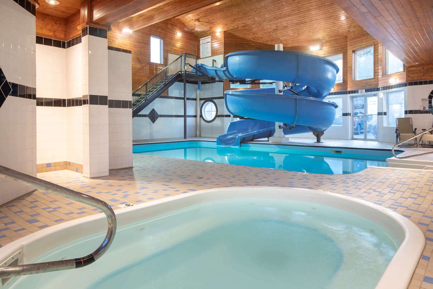 Travelodge by Wyndham Golden Sportsman Lodge 25/44