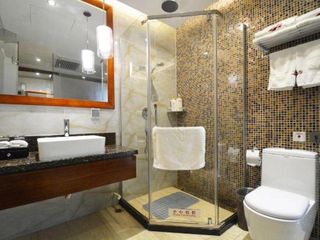 Zhengzhou Airport Hotel 42/43