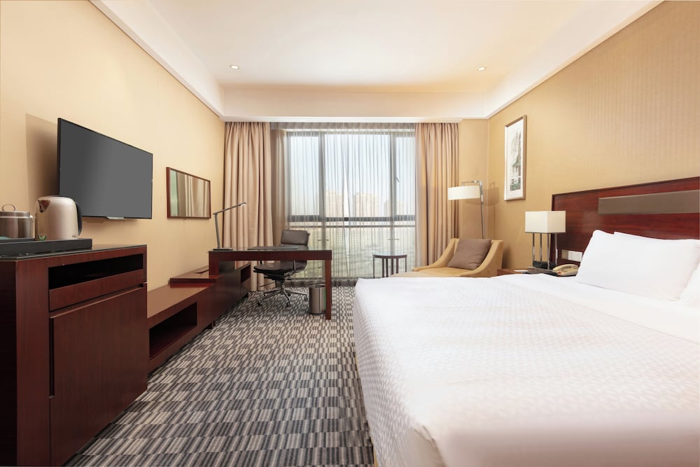 TRADITIONAL KING ROOM