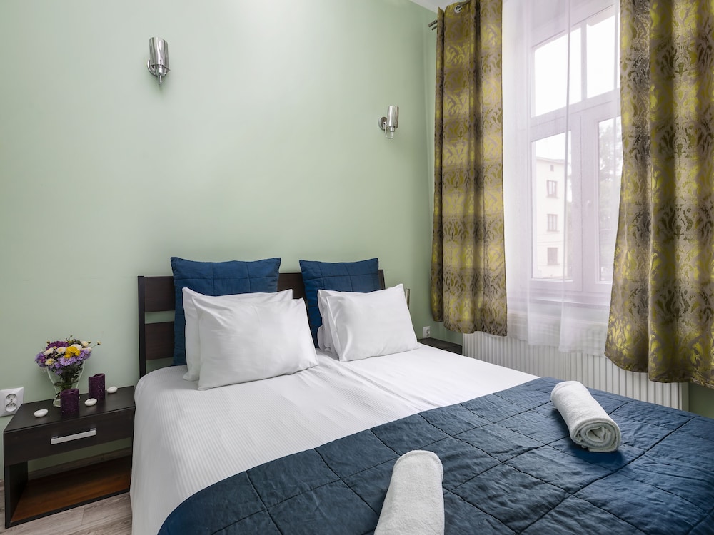 DELUXE, APARTMENT, QUEEN BED, SOFA