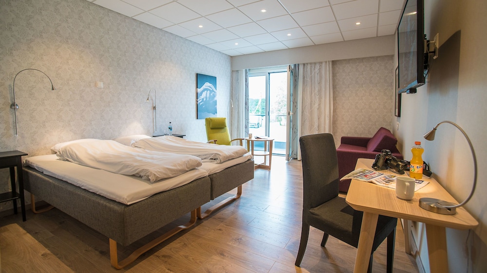 Almaas Hotell Stord AS 17/42