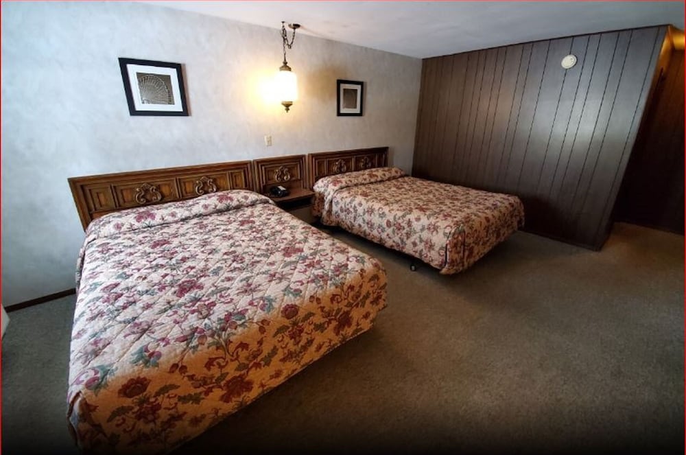 Love Hotels Tomahawk at Lake Mohawksin WI 16/49