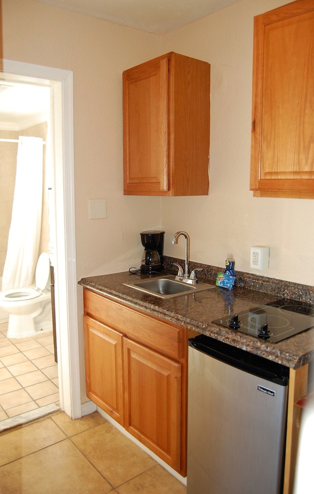 ANS Inn & Suites 48/50