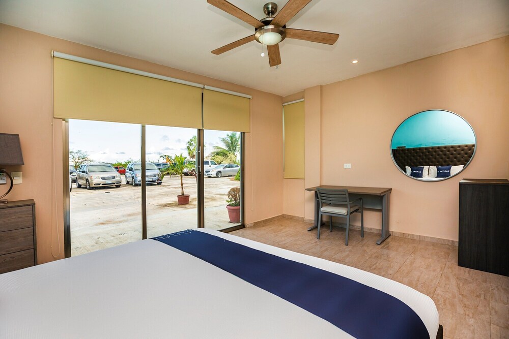 Capital O Cancun International Airport 24/7 26/42