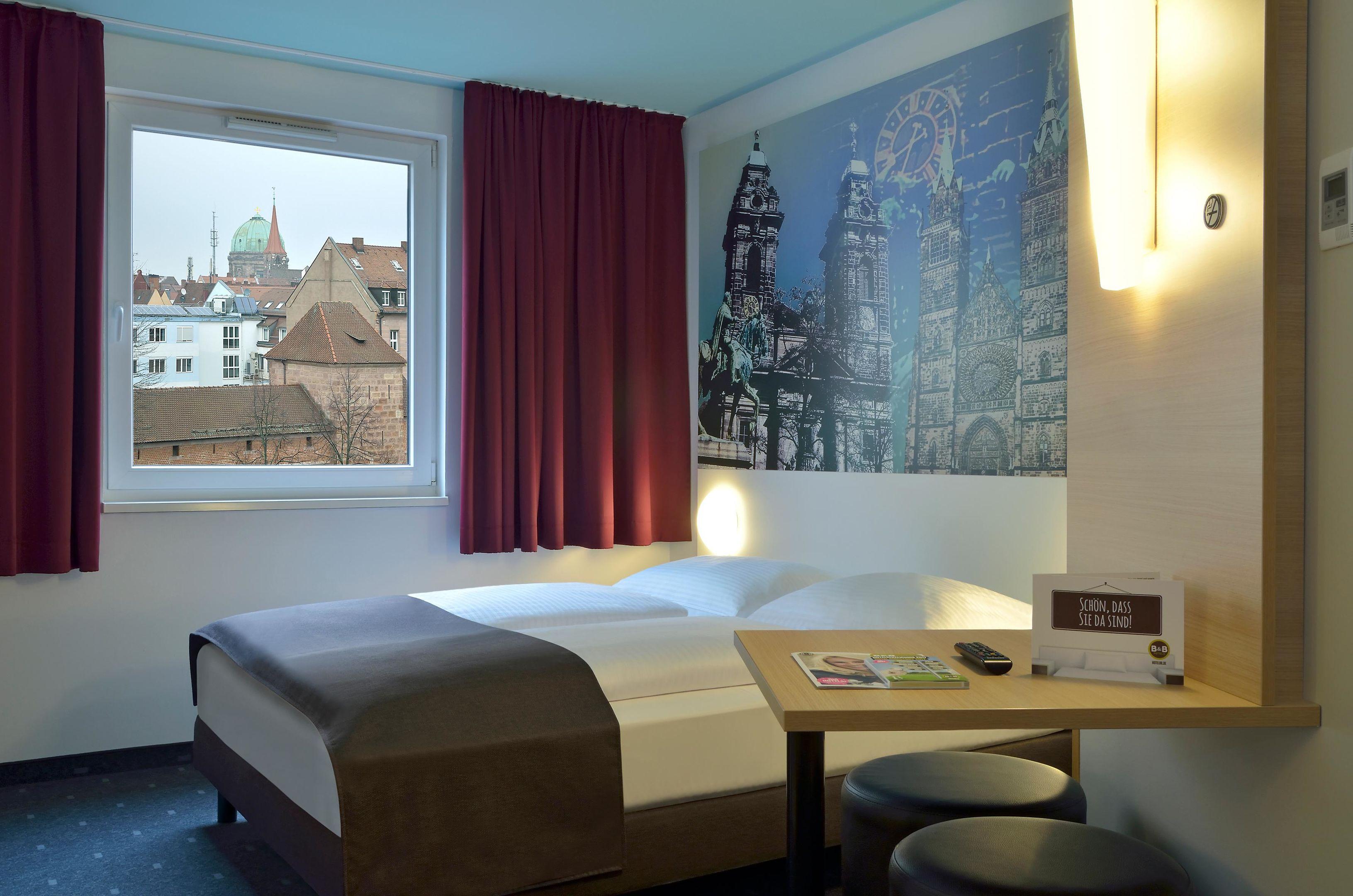 ROOM, DOUBLE BED