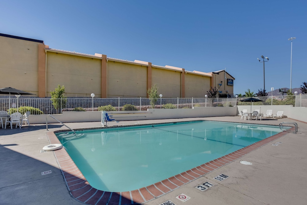Motel6 El Paso, TX - West 43/66