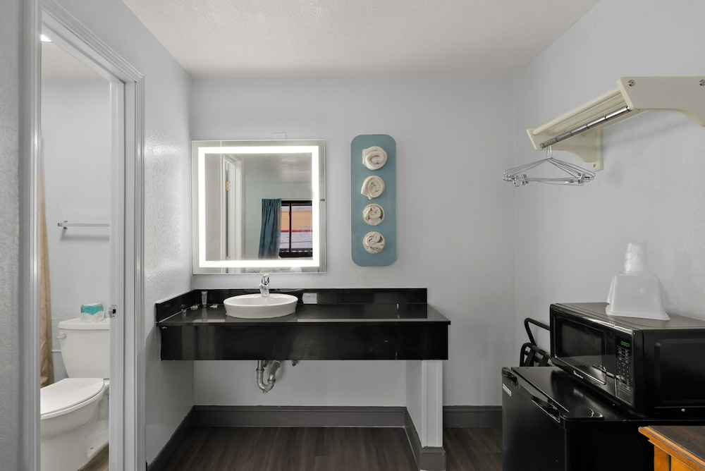 Americas Best Value Inn Bangor 38/43
