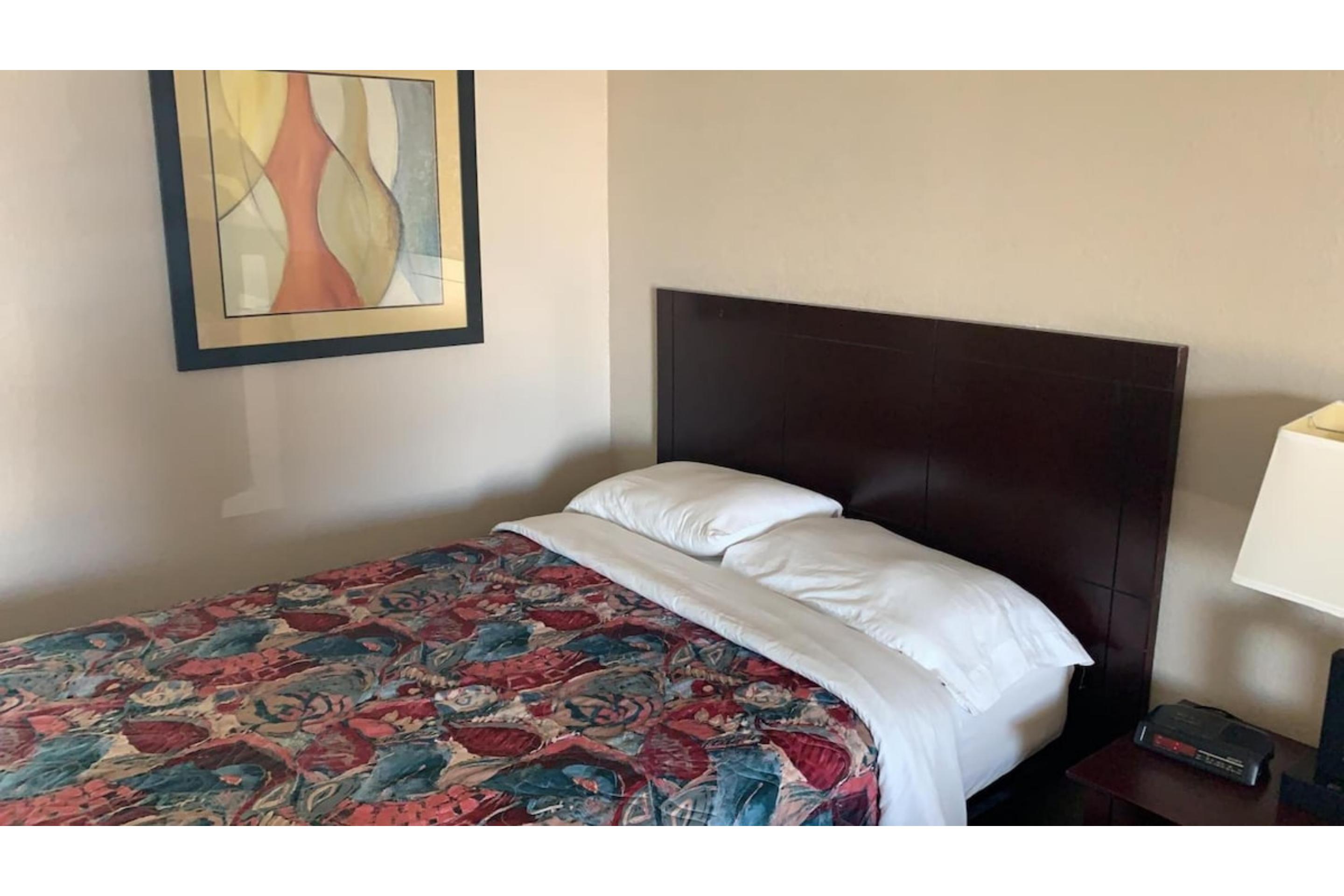 1 Queen Bed - NSMK