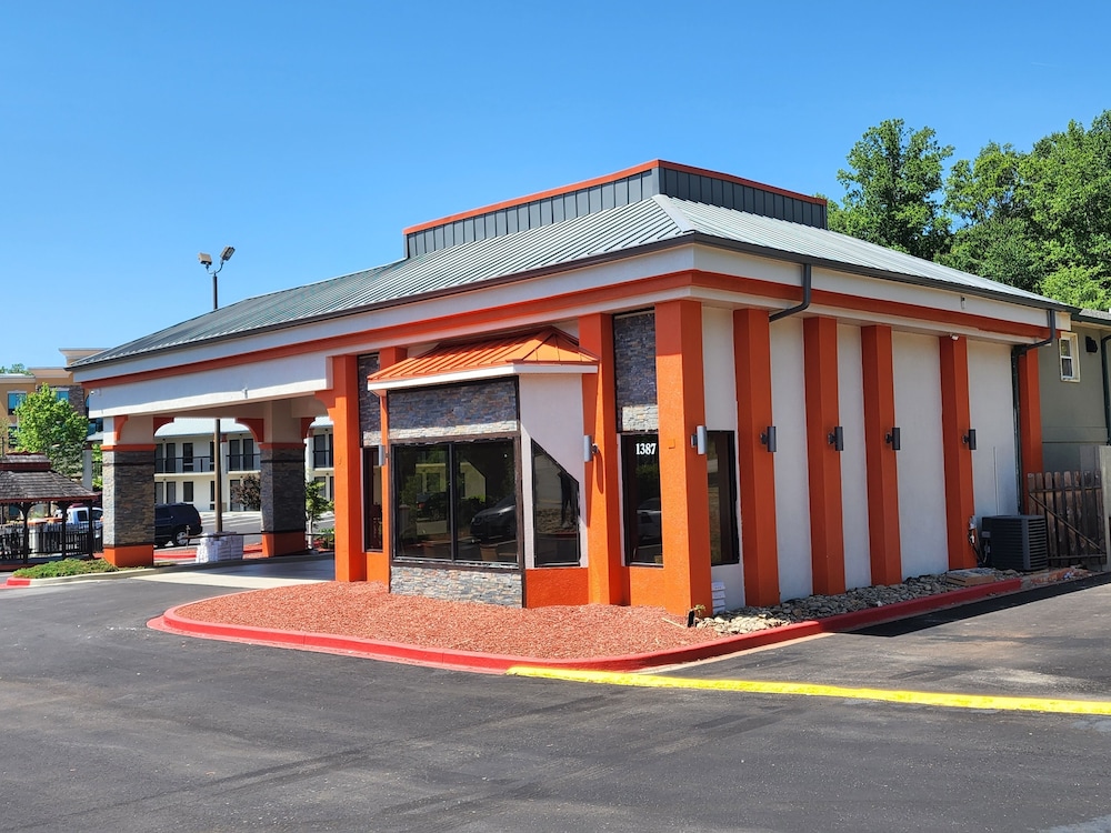 Days Inn by Wyndham Clemson 1/36