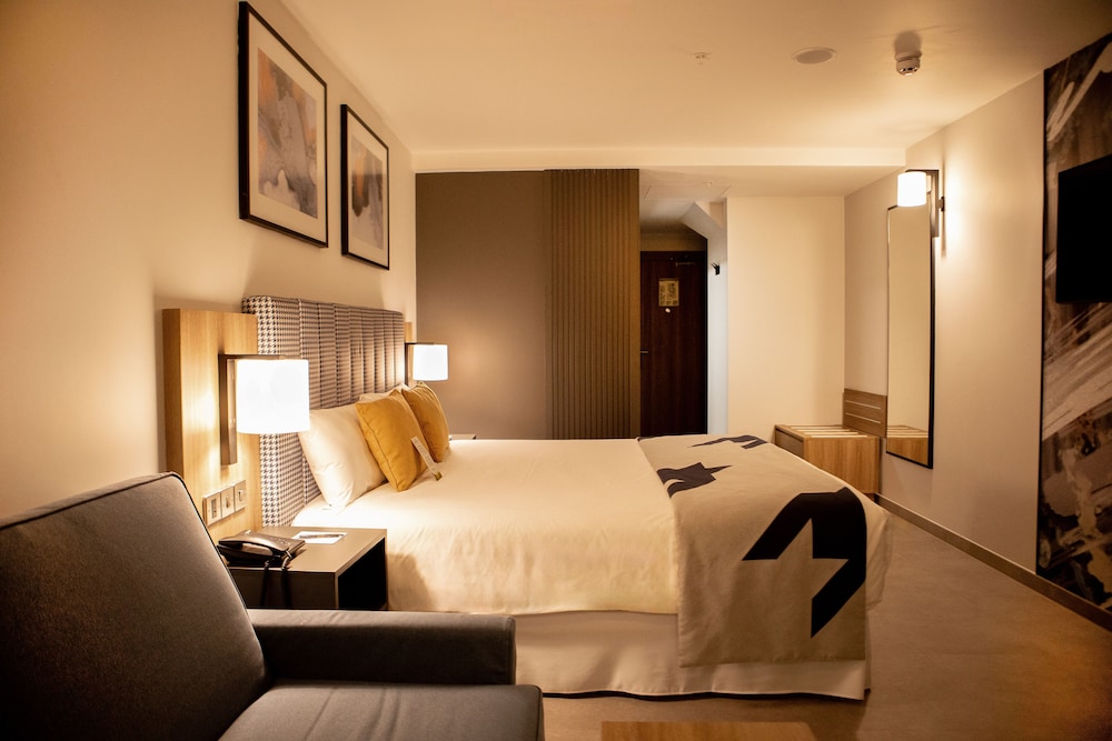 Deluxe, Twin Beds, No Window، Hotel Riu Plaza London Victoria 8/10