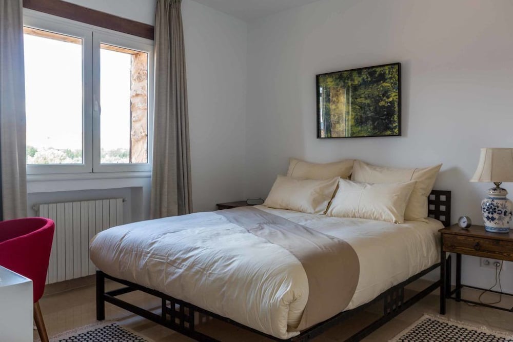 DELUXE, DOUBLE BED