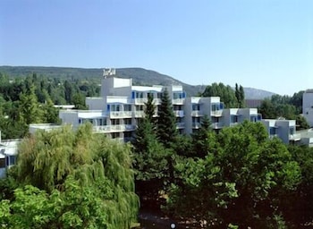 AMELIA HOTEL 7/45