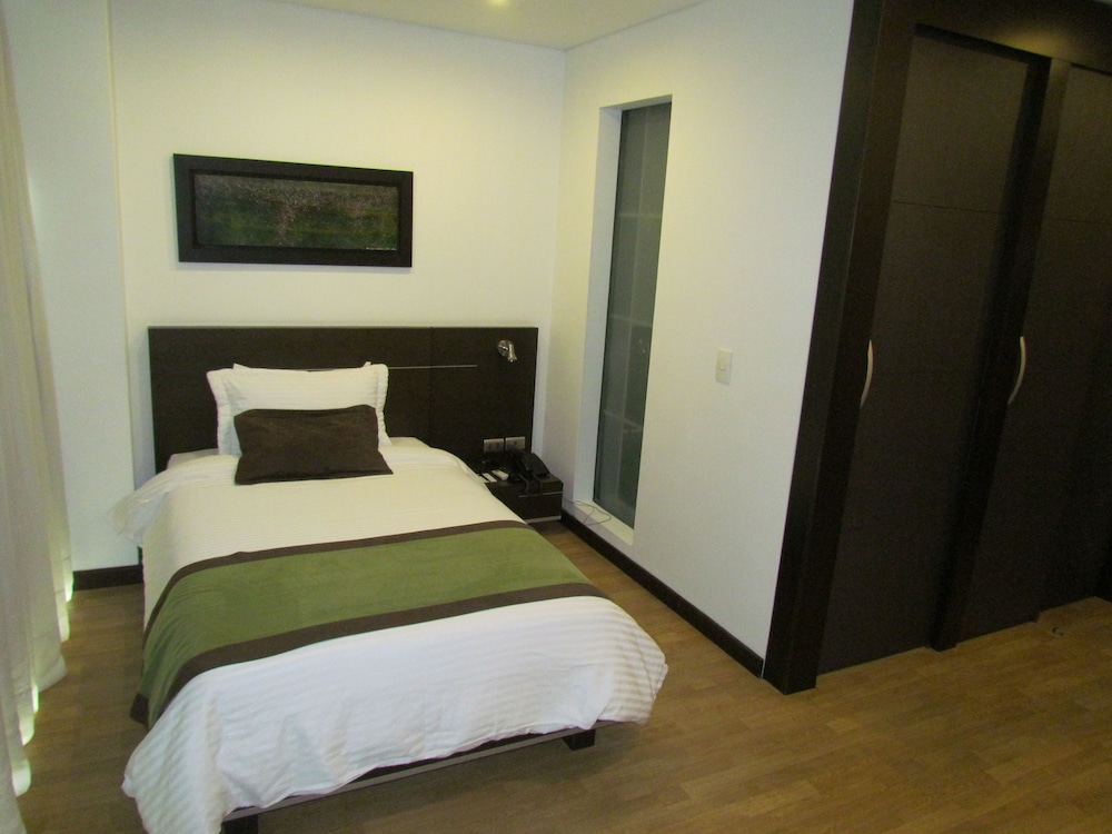 Hotel Sky Medellin 12/55