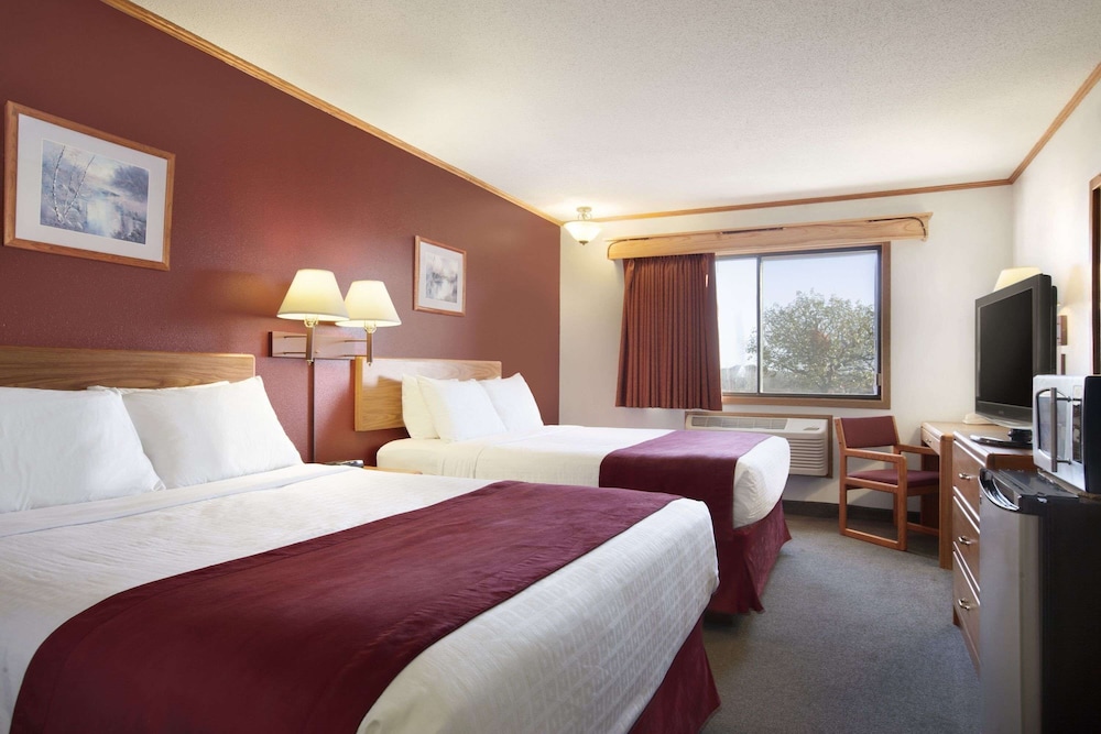 Super 8 By Wyndham Eveleth 15/49