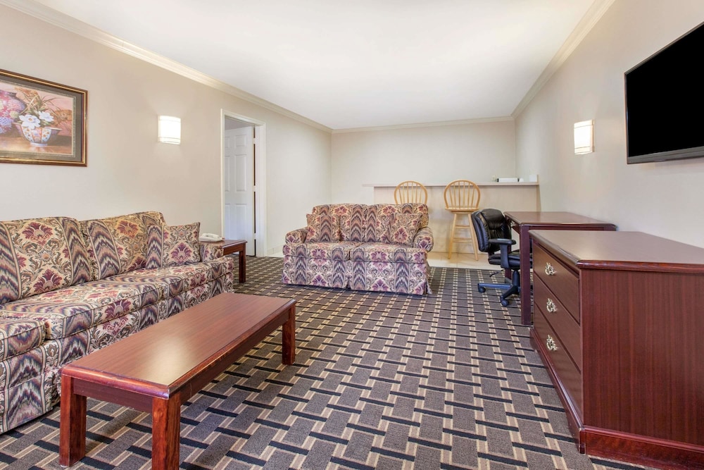 Super 8 By Wyndham Tyler Tx 17/21