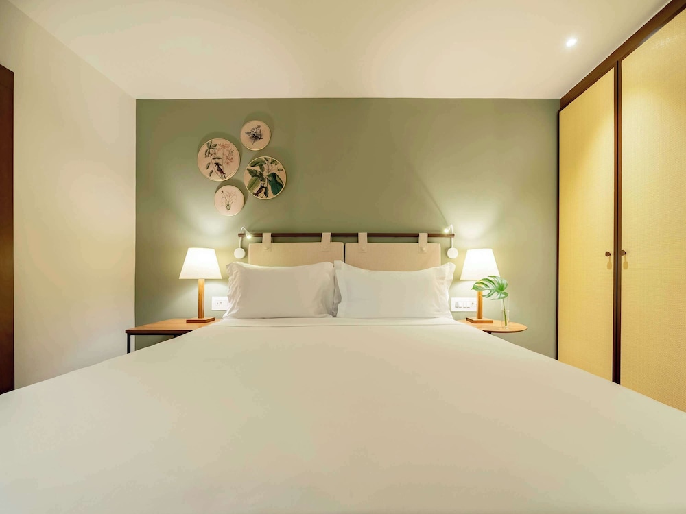 CLASSIC, QUEEN BED
