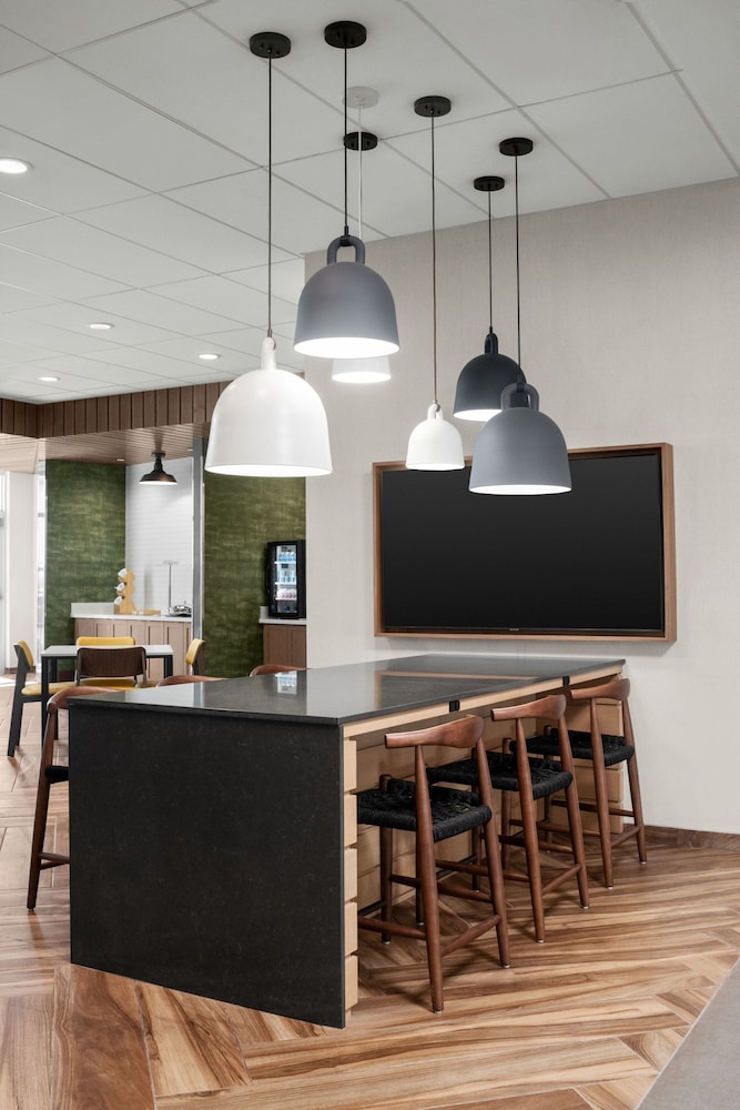 Fairfield Inn & Suites By Marriott Victorville 17/19