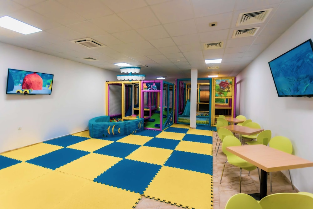 Prestige Hotel And Aquapark 67/72
