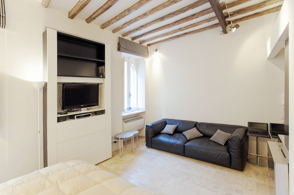 Oro - WR Apartments near Castel Sant Angelo 8/19