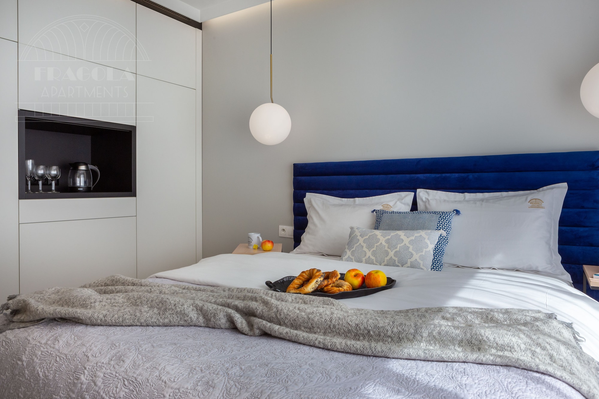 CLASSIC, QUEEN BED