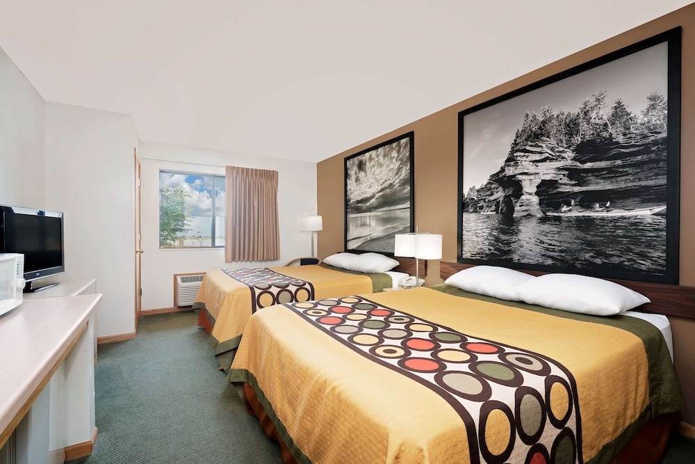 AmericInn by Wyndham Mauston 12/44