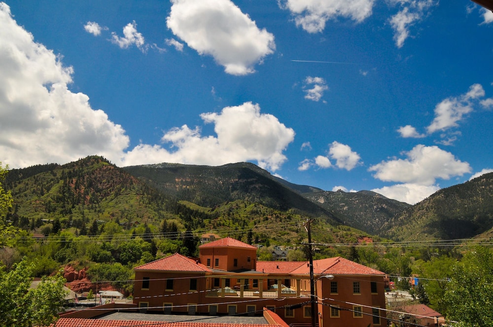 Cliff House at Pikes Peak 8/73