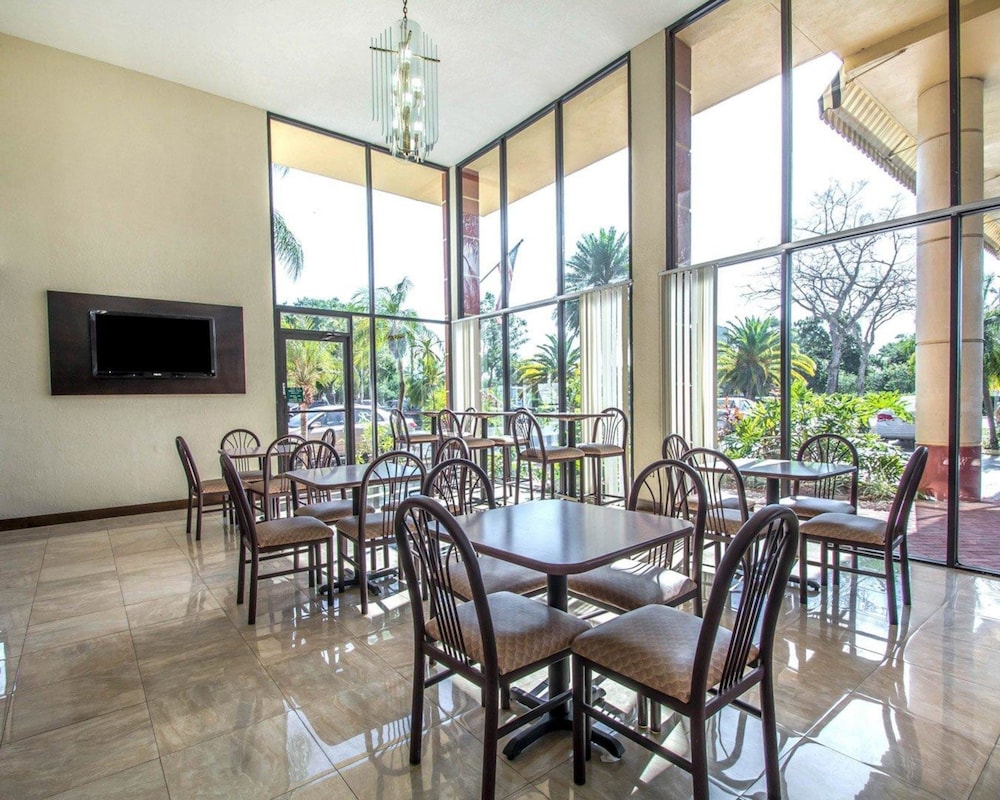 Quality Inn & Suites At Tropicana Field 32/39