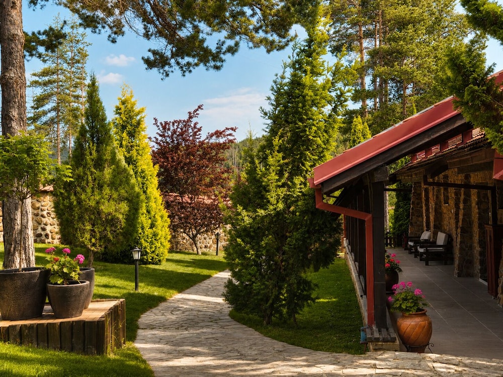 Aurora Resort Spa 71/76