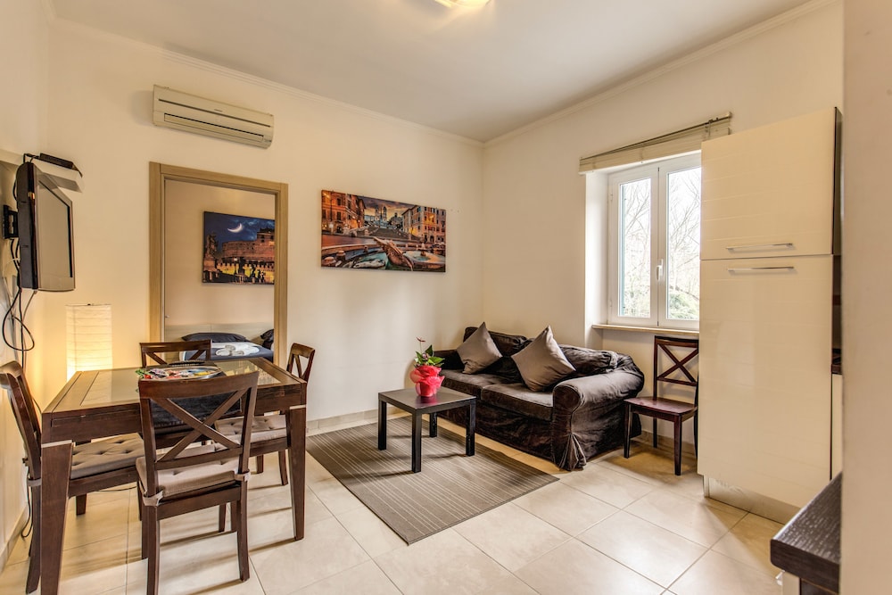 Aurelia Vatican Apartments 44/66