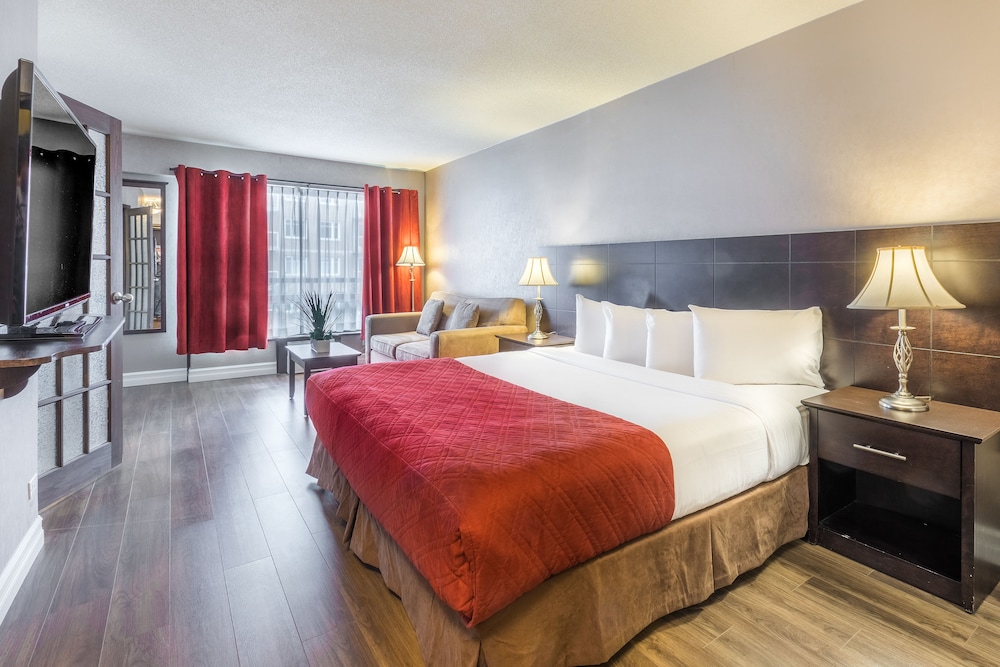 DELUXE, KING BED, JETTED TUB