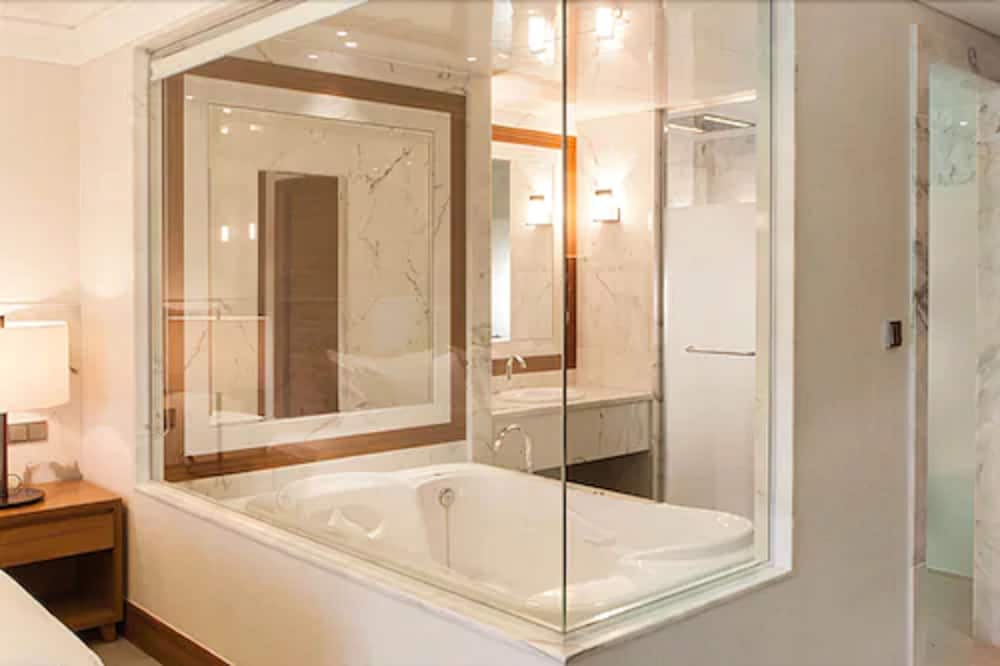 Pine Grove Hotel 25/57
