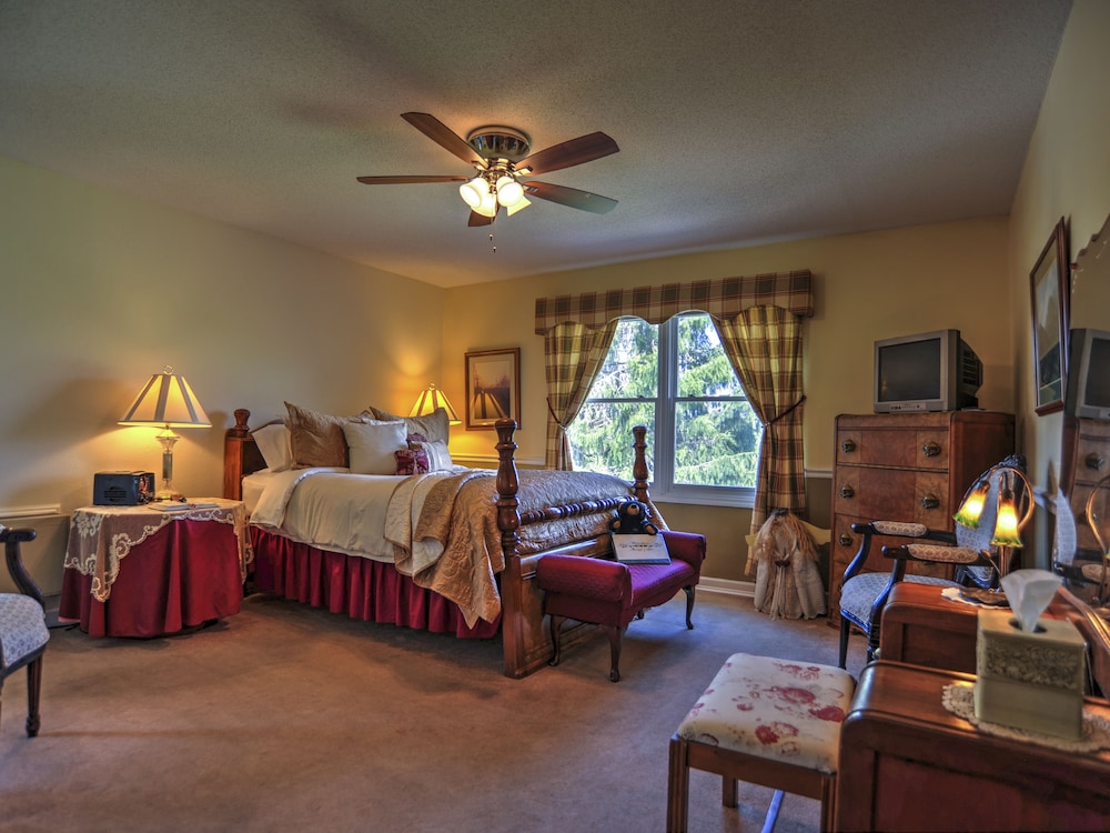 Blue Mountain Mist Country Inn 40/63