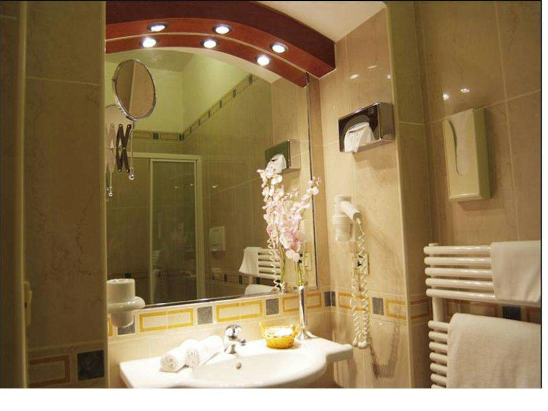 Adria Hotel 40/44