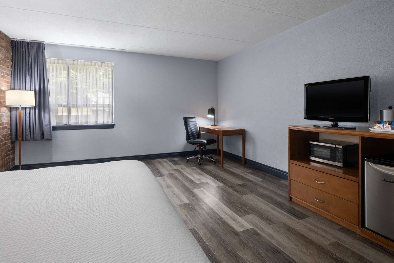 Travelodge by Wyndham Barrie on Bayfield 19/24
