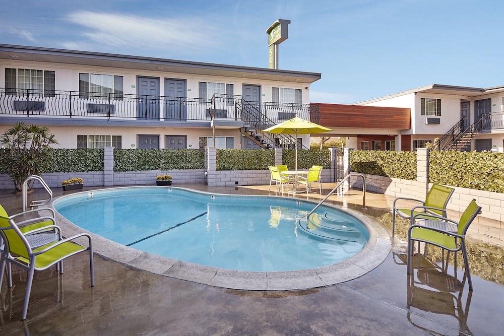 Studio Inn and Suites 1/23