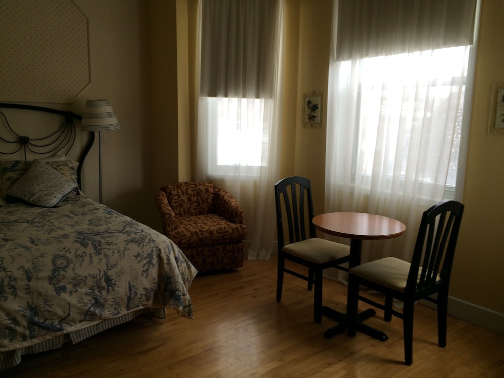 Auberge Montebello 38/67
