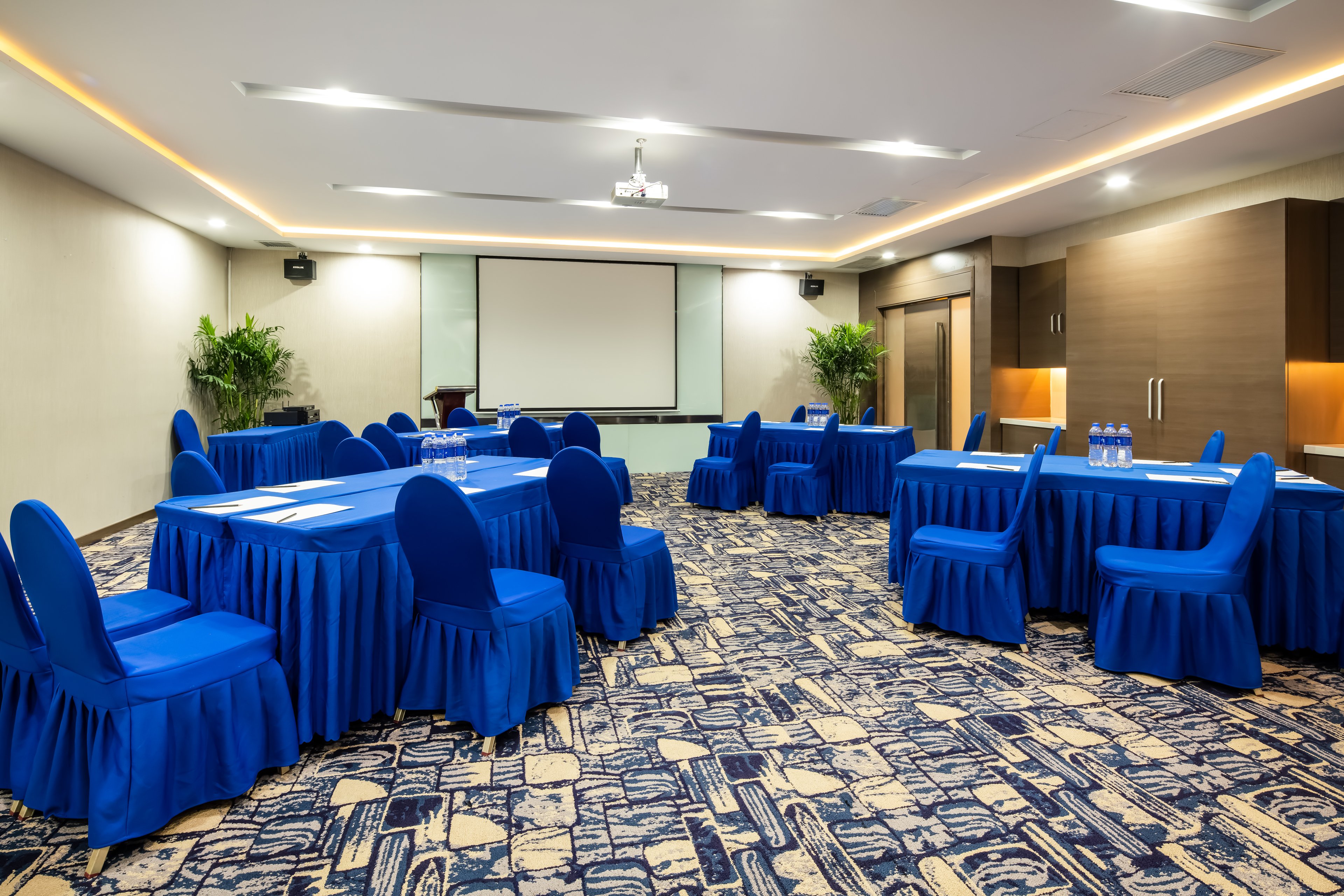 Holiday Inn Express SHENYANG NORTH STATION 24/36