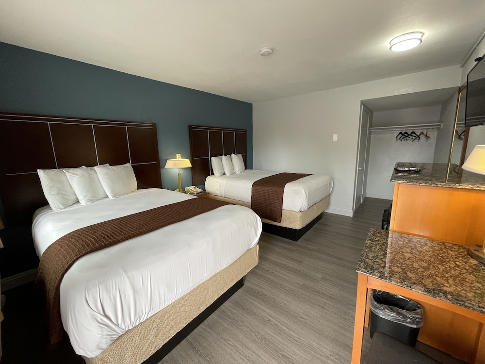 Pacific Inn 18/42