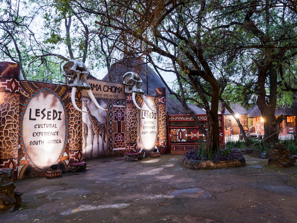 aha Lesedi Cultural Village 40/50
