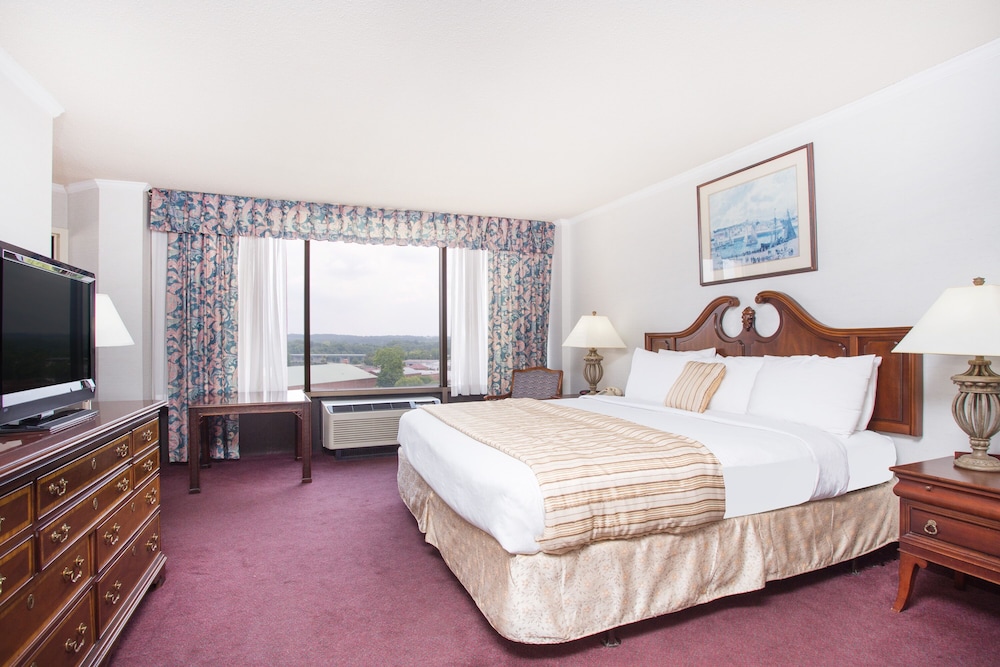 Augusta Downtown Hotel & Conference Center 4/26