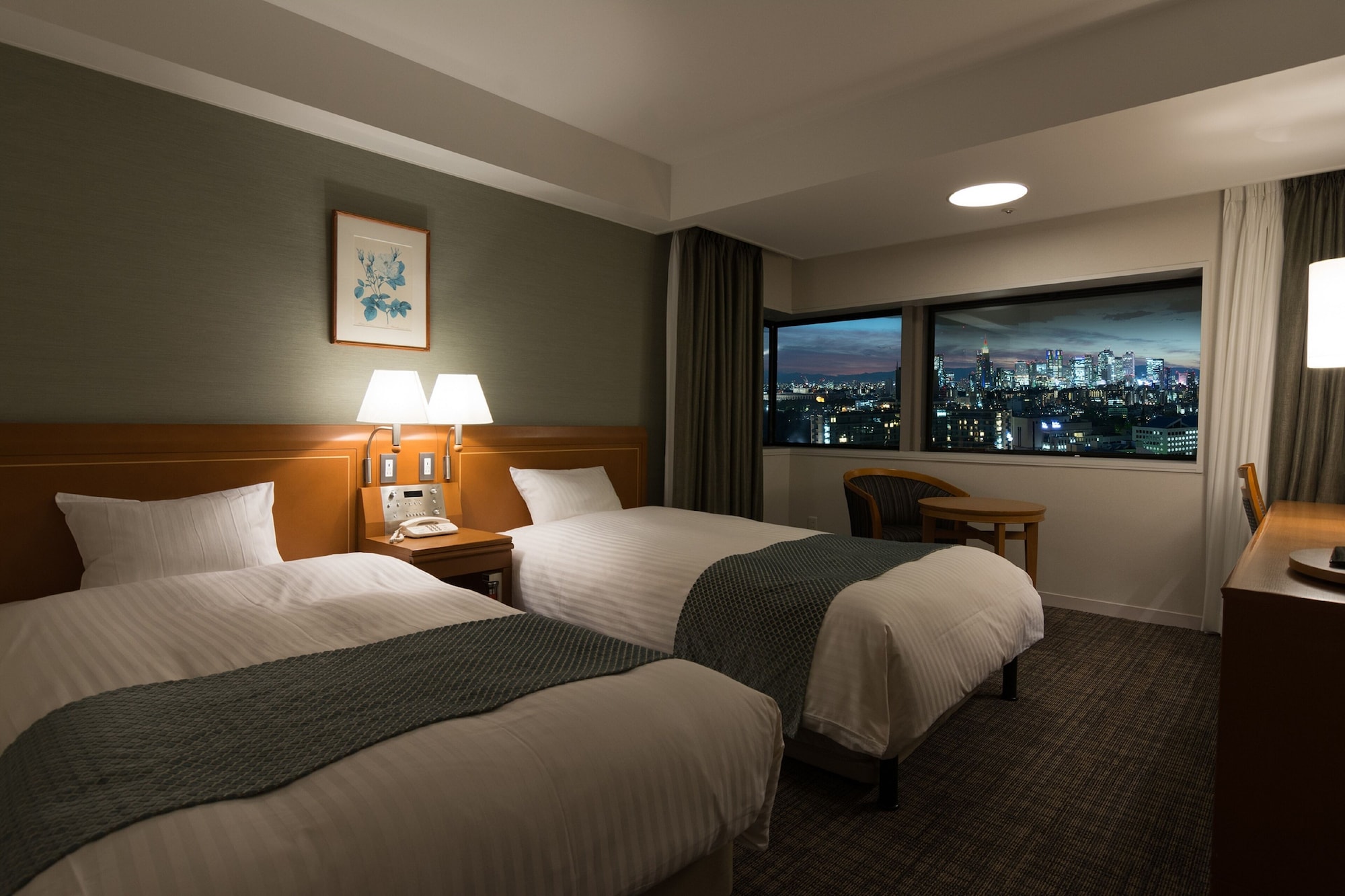 TWIN ROOM