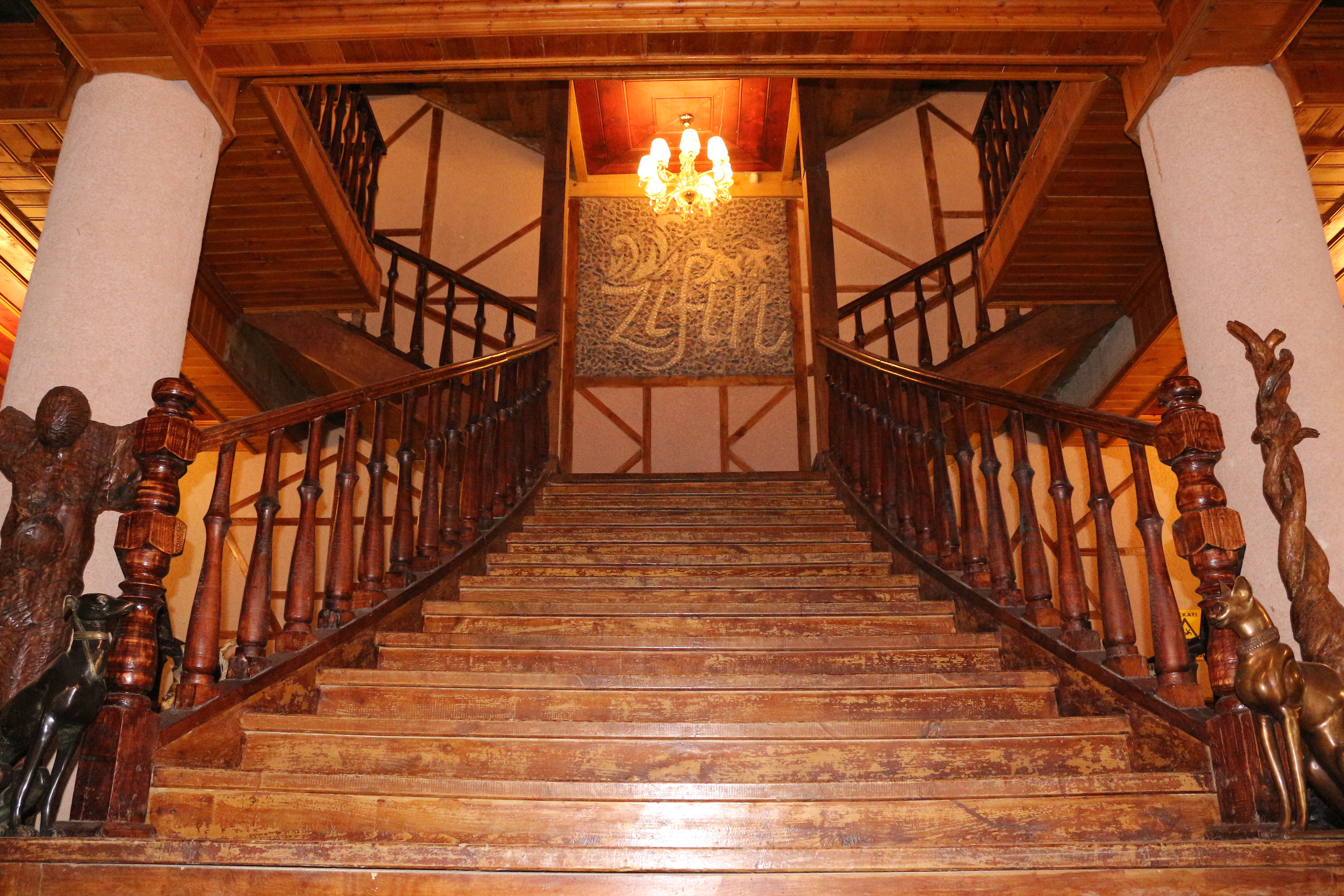Zifin Hotel 17/19