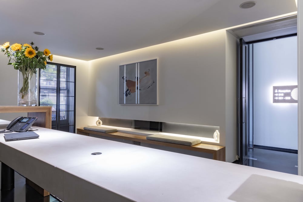 Lobby at La Suite West - Hyde Park, LONDON