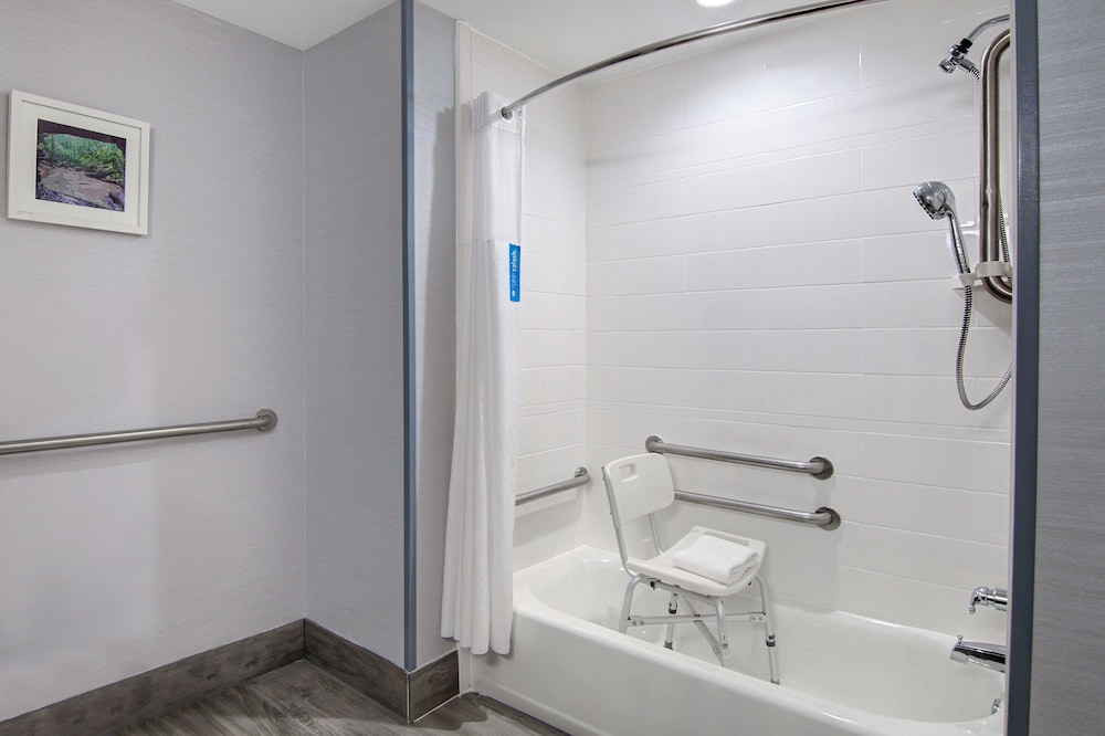 Hampton Inn Fayetteville 36/73